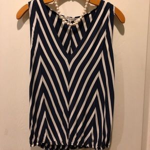 EUC Max Studio cute sleeveless white blue top